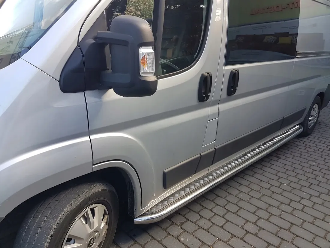 vw-t-5-multivan-short-orurowanie-stopnie-boki-stan-nowy