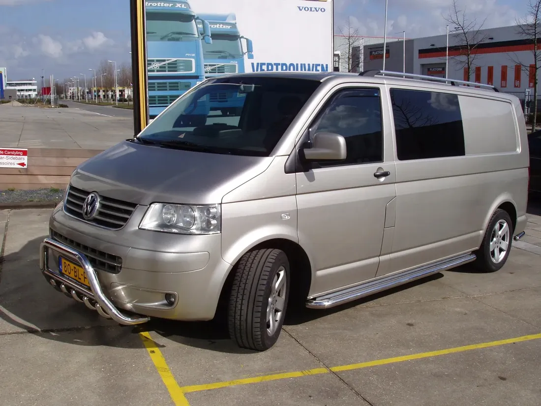 vw-t-5-multivan-short-orurowanie-stopnie-boki-stan-nowy
