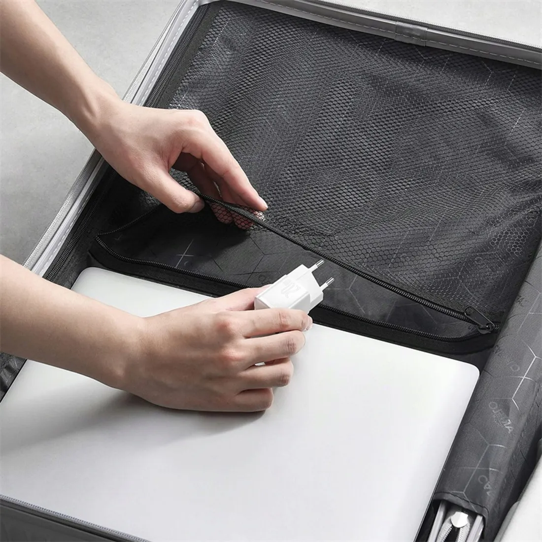 ladowarka-sieciowa-usb-c-pd-cube-20w-biala