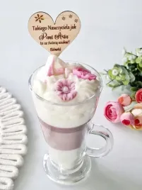 swieca-sojowa-z-grawerem-deser-kawa-latte-prezent-swieta-mikolaj-imieniny