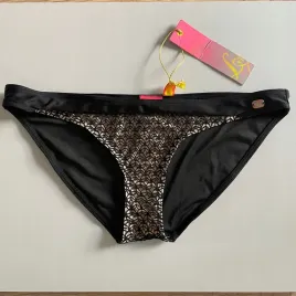 dol-od-stroju-kapielowego-majtki-od-bikini-czarne-lipsy-london-m