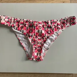 dol-od-stroju-kapielowego-majtki-od-bikini-w-kwiaty-wolf-and-whistle-xl