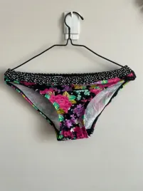 dol-od-stroju-kapielowego-majtki-od-bikini-w-kwiaty-hunkemoller-s