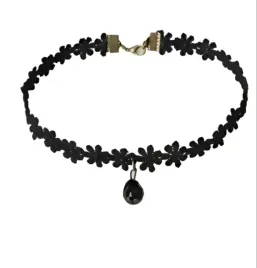 czarny-choker-naszyjnik-chocker-zloty-tasiemka-przywieszka