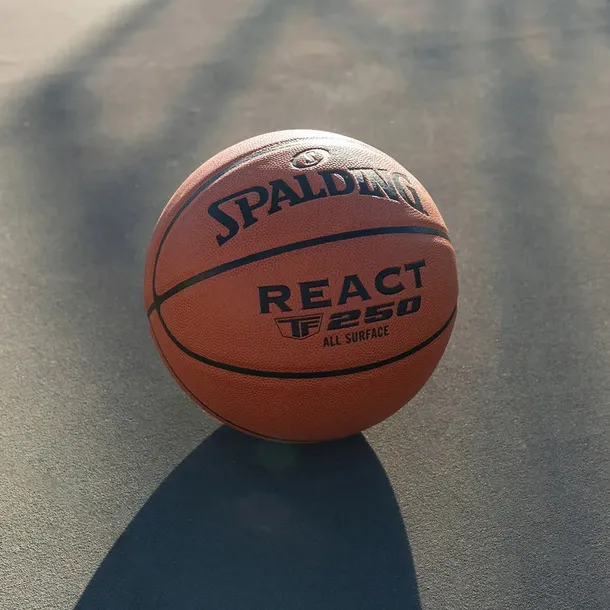 pilka-koszykowa-do-kosza-spalding-react-tf-250-r-6-plec-nie-dotyczy
