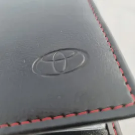 toyota-corolla-land-cruiser-etui-dowod-portfel