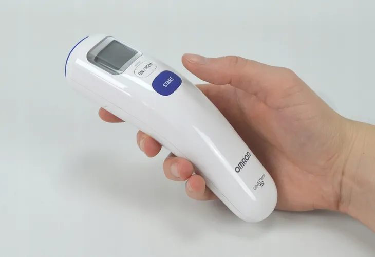 bezdotykowy-termometr-omron-gentle-temp-720-cechy-dodatkowe-automatyczne-wylaczanie-podswietlany-wyswietlacz-pomiar-temperatury-otoczenia-wskaznik-poziomu-baterii