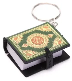 brelok-koran-slowo-boga-szlachetna-ksiega-swieta-ksiega-islamu-muzulmanin