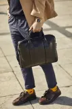 torba-na-laptopa-luxe-czarny-cechy-dodatkowe-na-ramie-z-miejscem-na-laptopa