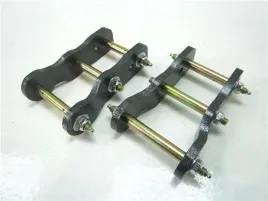 lift-2-toyota-hilux-revo-2005-2015-wieszaki-resorow-z-kalamitka-podkladki