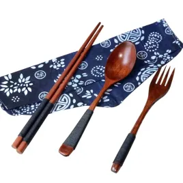 zestaw-orientalnych-sztuccow-do-sushi-z-drewna-w-materialowym-etui