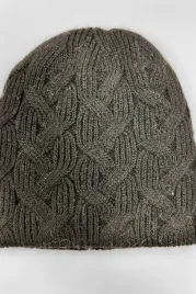 czarna-elegancka-czapka-zimowa-damska-w-blyszczacy-warkocz-uni