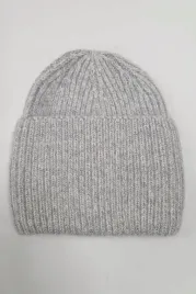 popielata-czapka-beanie-damska-z-blyszczaca-nitka-uni