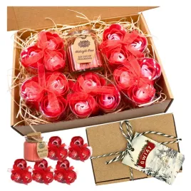 zestaw-kwiatow-mydlanych-serce-flower-box-prezent-swieczka-sojowa-ozdobna