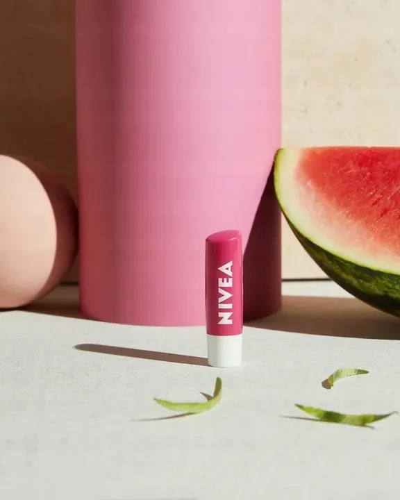 nivea-pielegnujaca-pomadka-do-ust-owocowy-mix-stan-nowy