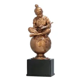 statuetka-szkolna-uczennica-nauka-absolwentka-globus-szkola-17-cm-grawer
