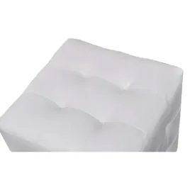 taborety-w-ksztalcie-kostek-biale