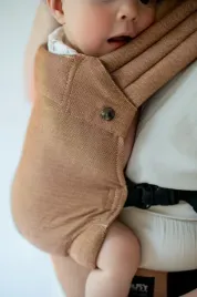 nosidelko-qusy-mini-2-0-caramel-twill-bamboo