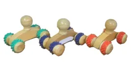 masazer-drewniany-z-uchwytem-4-rolki