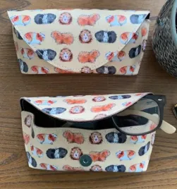 etui-na-okulary-gl03-swinki-morskie