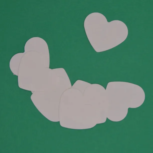 scrapki-papierowe-serce-25cm-30szt-stan-nowy