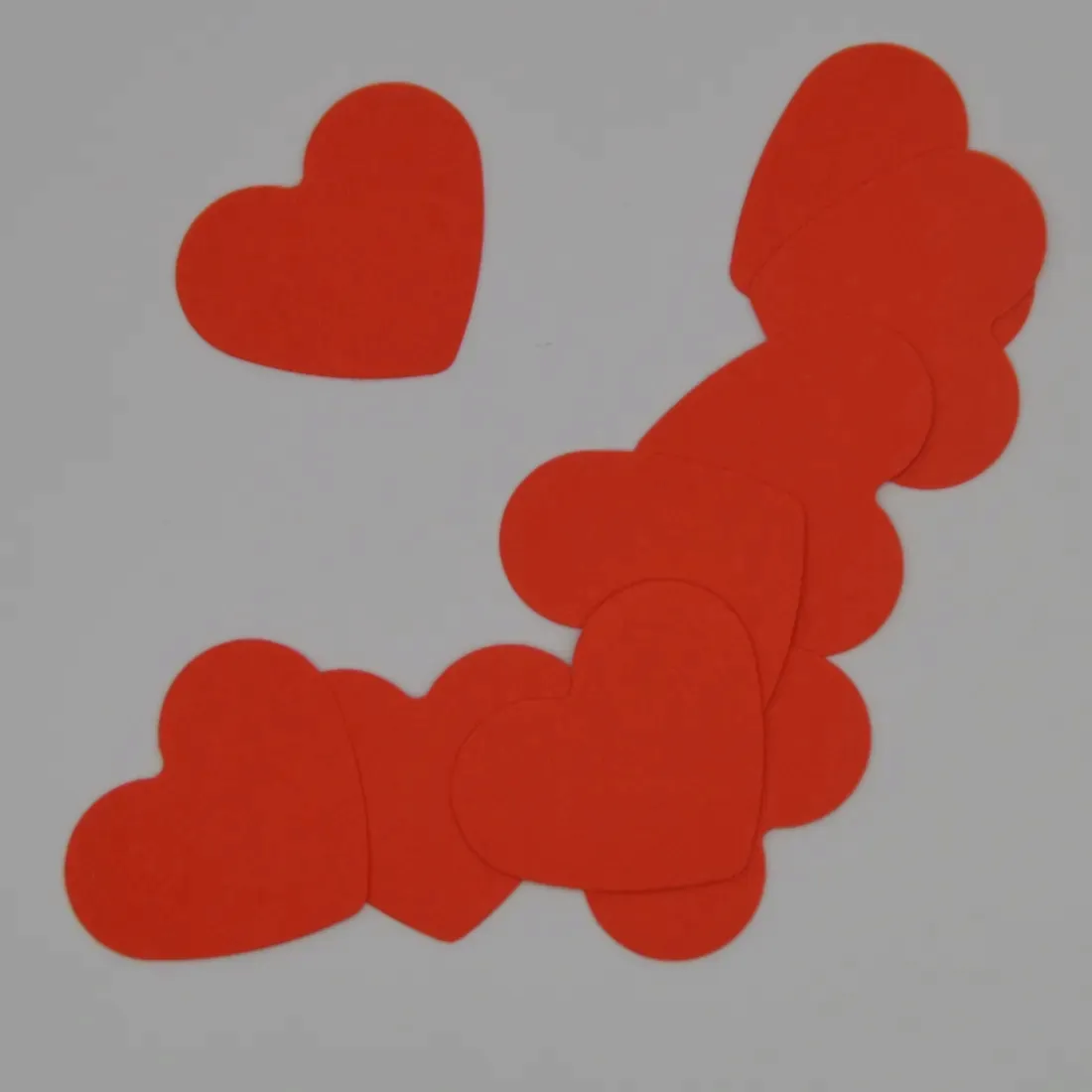 scrapki-papierowe-serce-25cm-30szt-stan-nowy