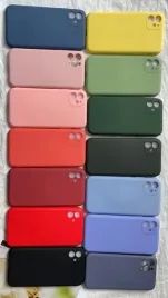n-soft-silicone-iphone-13-61-czarna