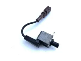 czujnik-pompy-wody-vw-golf-16-20-tdi-vag-04l907284