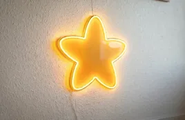 neon-wzor-gwiazda-zolty-dekoracja-ozdoba-nastroj-pokoj-rekwizyt