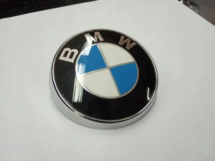 emblemat-bmw-3-e46-bmw-51148240128-marka-bmw-oe