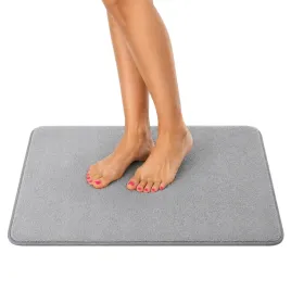dywanik-do-lazienki-antyposlizgowy-miekki-szary-pod-prysznic-mata-50x80-cm