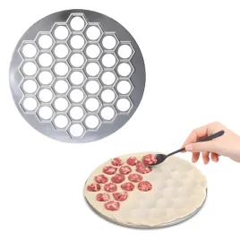 pieroznica-do-robienia-wycinania-pierogow-uszek-forma-nieskladana-metalowa