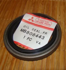 simer-mitsubishi-pajero-pinin-99-06-zwrotnica-oryginal-mitsubishi-mb808443