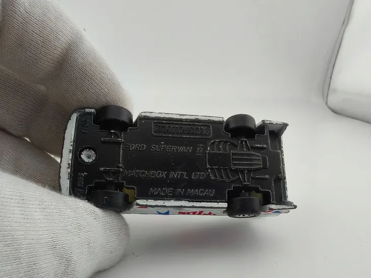matchbox-ford-transit-supervan-starfire-marka-matchbox