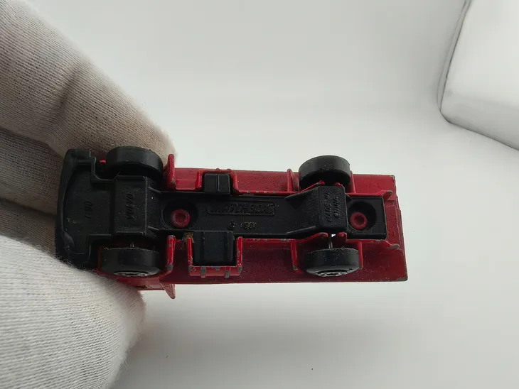 matchbox-1982-volvo-container-truck-marka-matchbox
