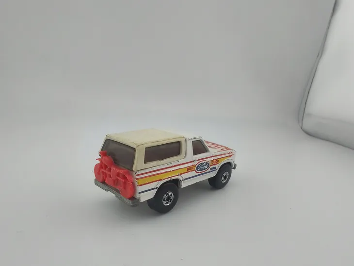 hot-wheels-ford-bronco-black-wall-stan-nowy