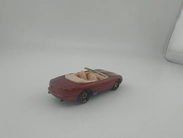 hot-wheels-jaguar-xk8-stan-nowy