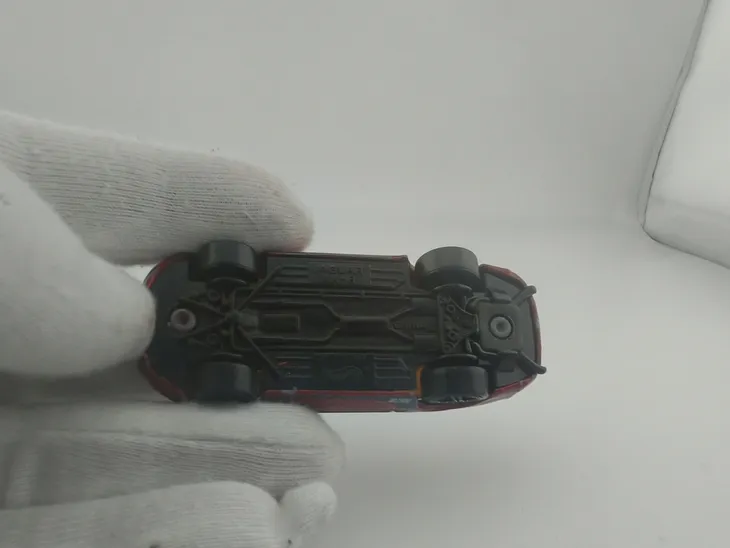 hot-wheels-jaguar-xk8-marka-hot-wheels