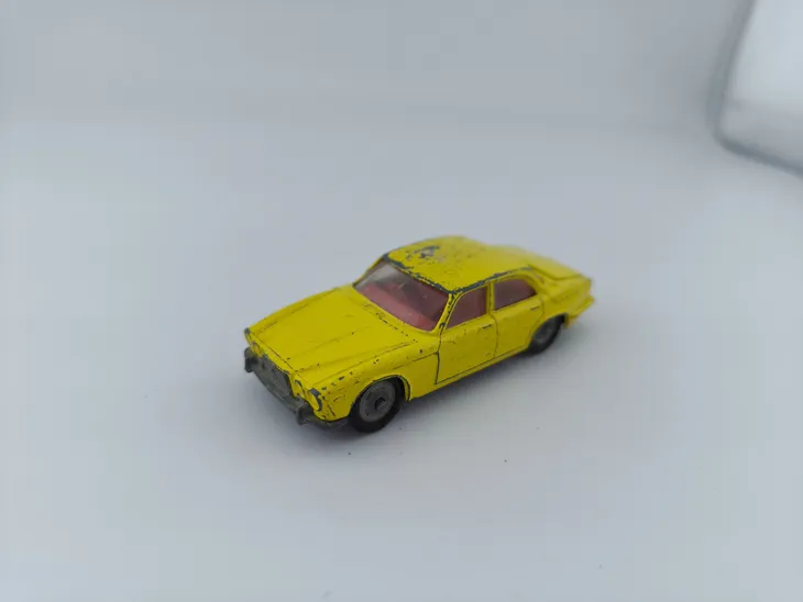husky-jaguar-xj6
