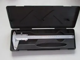 suwmiarka-metalowa-w-kasecie-200mm-0-02mm-inox