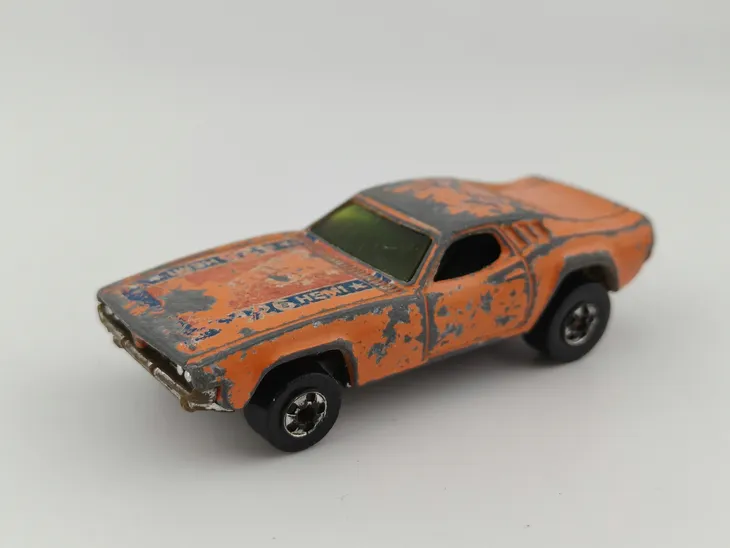 hot-wheels-dodge-dixie-challenger-black-wall