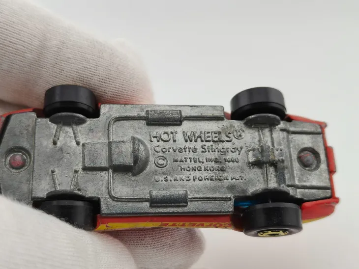 hot-wheels-chevrolet-chevy-corvette-stingray-marka-hot-wheels
