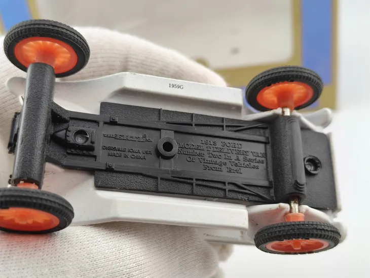 ertl-ford-model-t-13-van-1-43-boxed-marka-ertl
