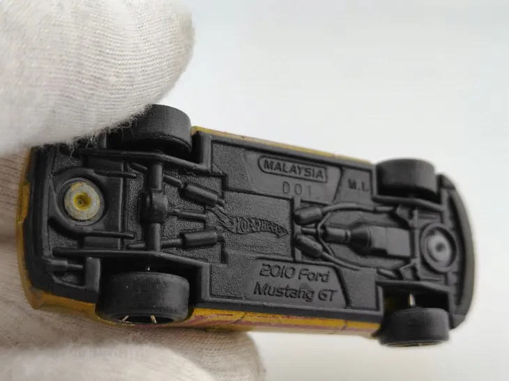 hot-wheels-2010-ford-mustang-gt-marka-hot-wheels