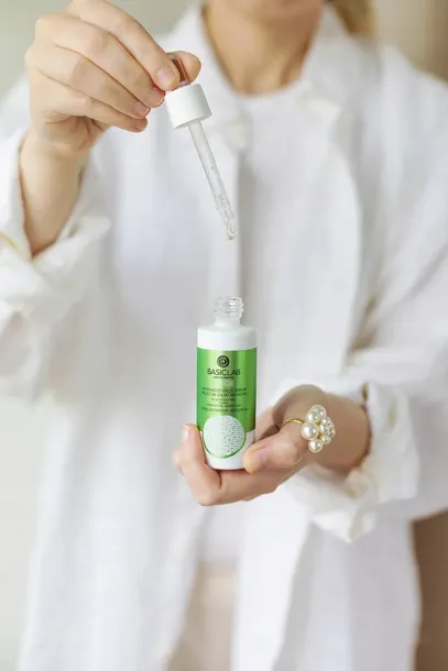 basiclab-normalizujace-serum-przeciw-zaskornikom-30-ml-marka-basiclab-dermocosmetics