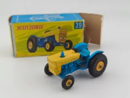 no39-matchbox-lesney-ford-tractor-boxed
