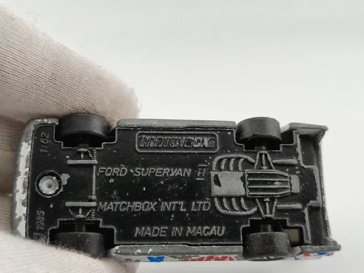 matchbox-ford-transit-supervan-ii-starfire-marka-matchbox