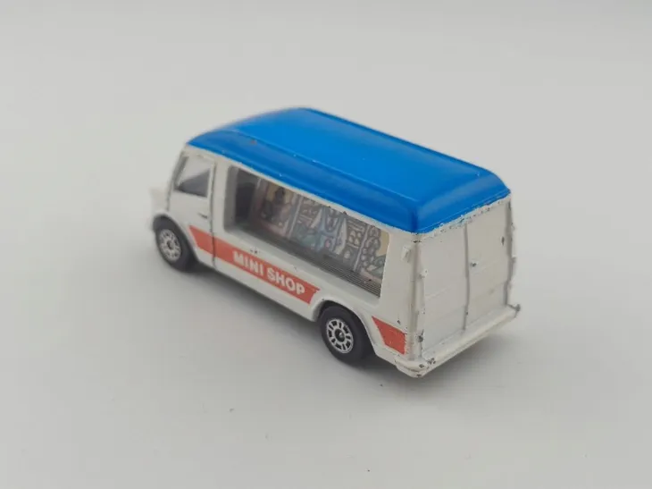 corgi-mercedes-mobile-shop-stan-nowy