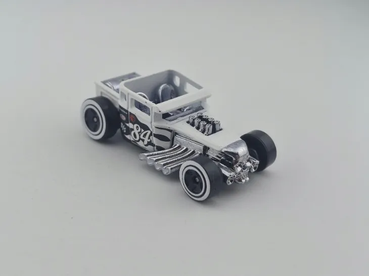 hot-wheels-treasure-hunt-bone-shaker