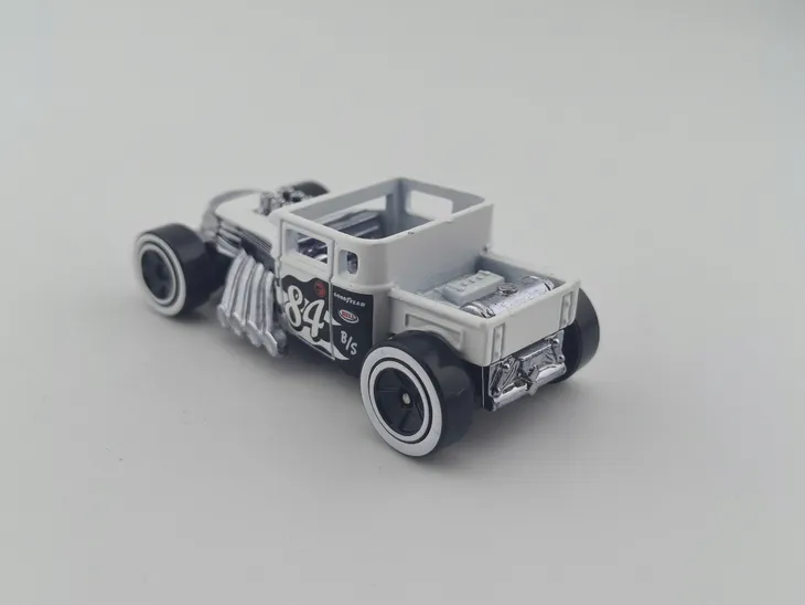 hot-wheels-treasure-hunt-bone-shaker-stan-nowy